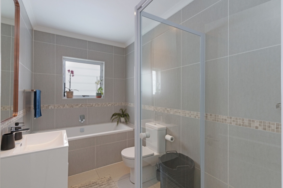 4 Bedroom Property for Sale in Sunningdale Western Cape